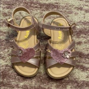 TODDLER GIRLS GLITTER HEART SANDALS SIZE 5